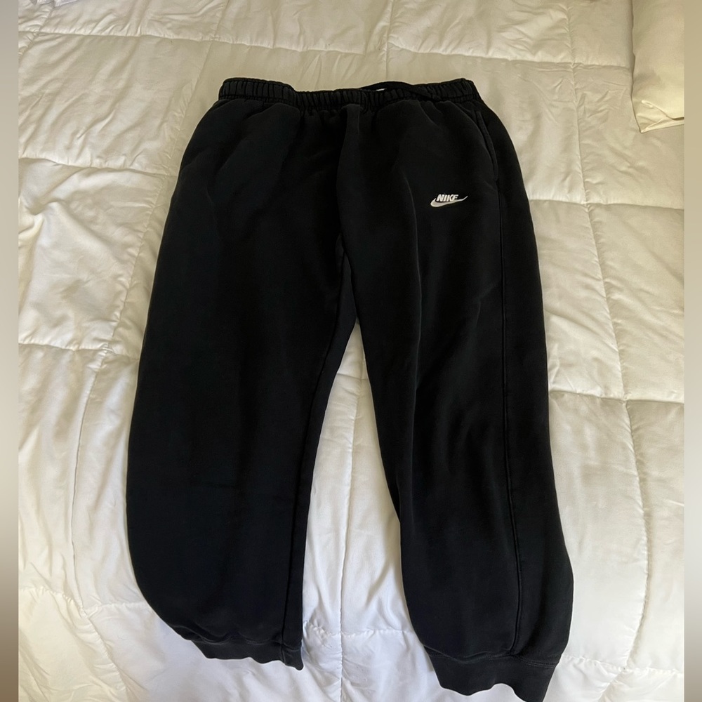 Nike Men’s Sportswear fleece sweatpants